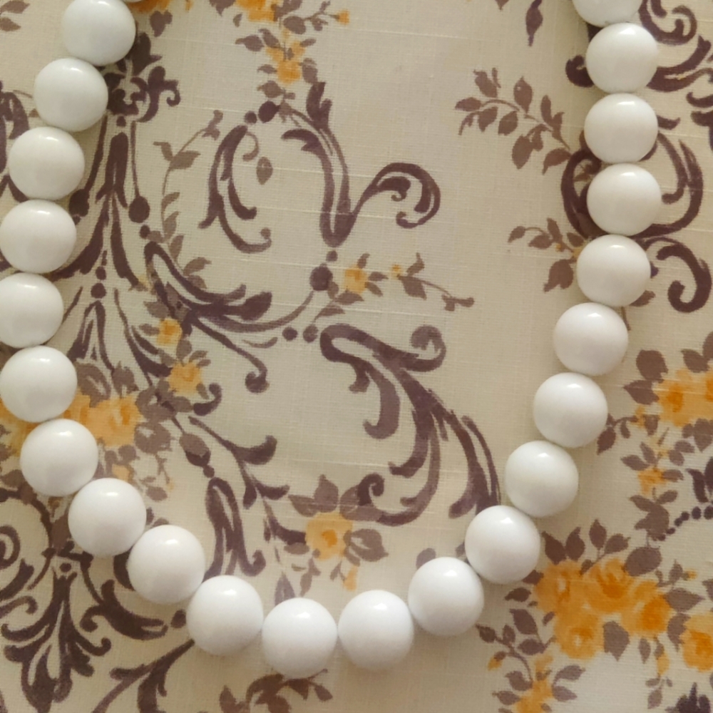 Ahbra Cale white lucite necklace. Big beads.